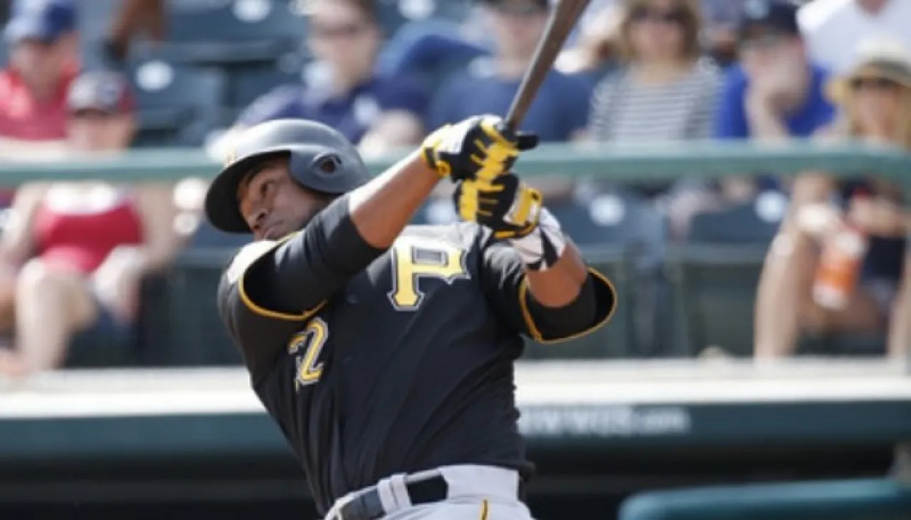 Elias+Diaz+Pittsburgh+Pirates+v+Atlanta+Braves+PFYm2Ijlgbjl