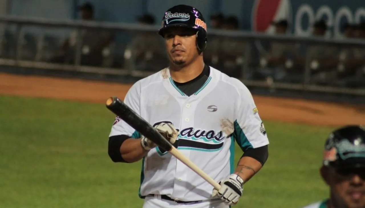 José Osuna (7) vs Tigres de Aragua (131016).JPG