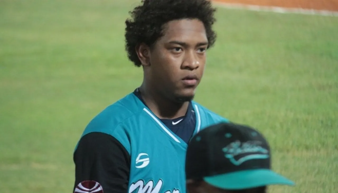 Yorman Landa (6) vs Águilas del Zulia (281115).JPG