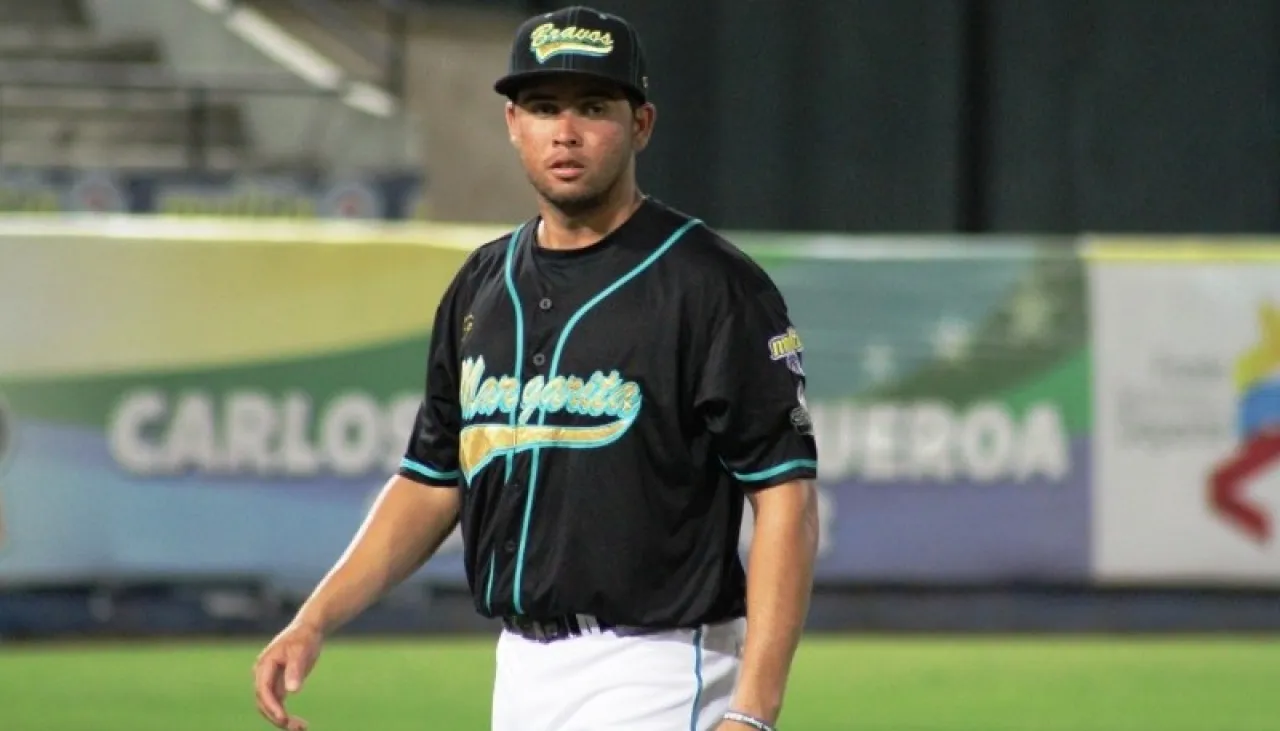 Breyvic Valera (1) 6-12-2016 vs Tiburones.JPG