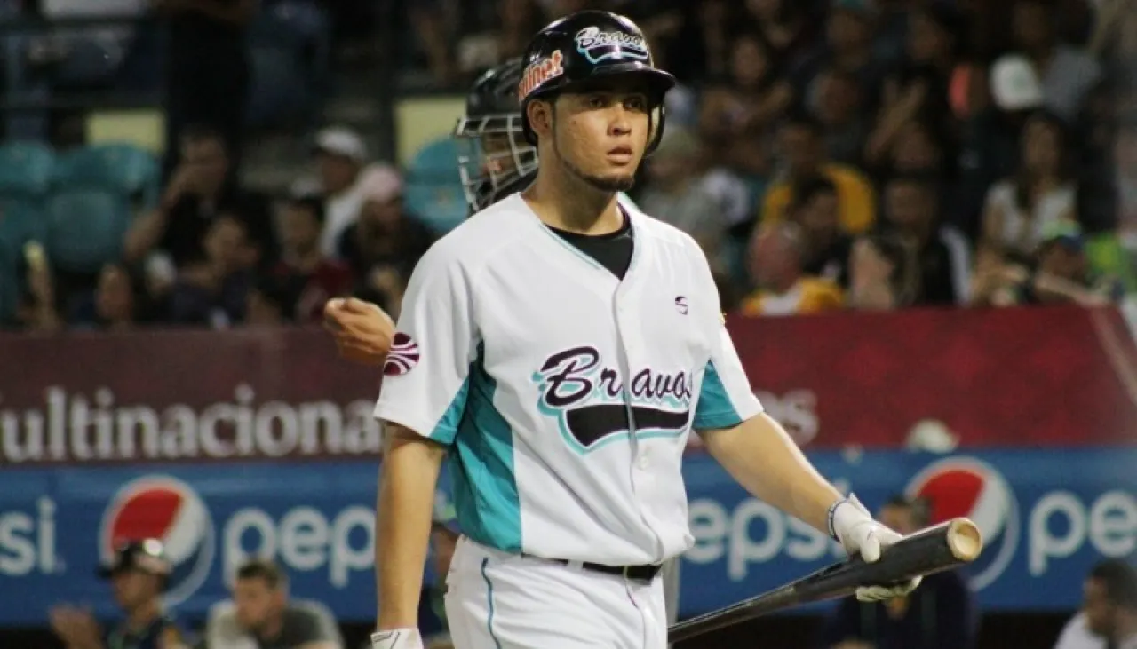 Breyvic Valera (4) 12-11-2016 vs Leones.JPG