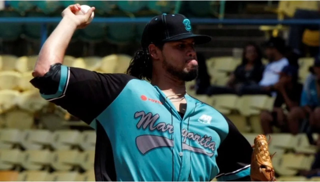 car6-0mar bencomo 29 pitcher abridor y ganador del juego pelota6