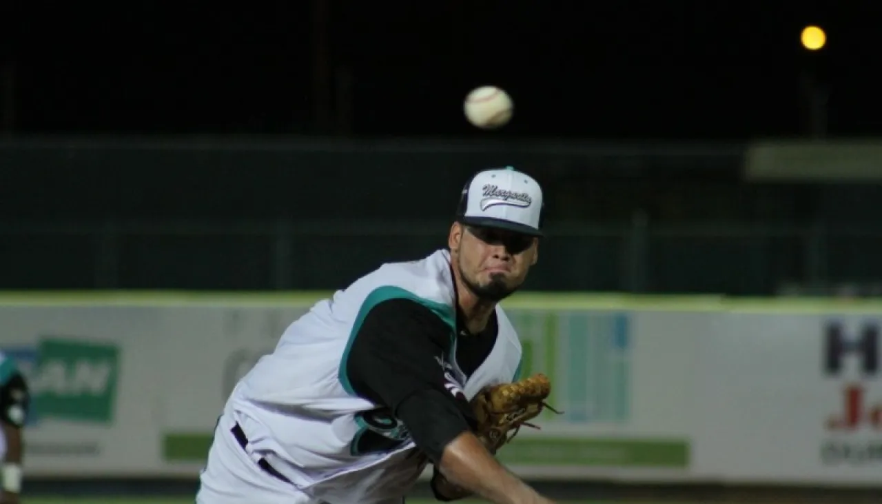 Omar Bencomo vs Águilas  17-10-2017.JPG